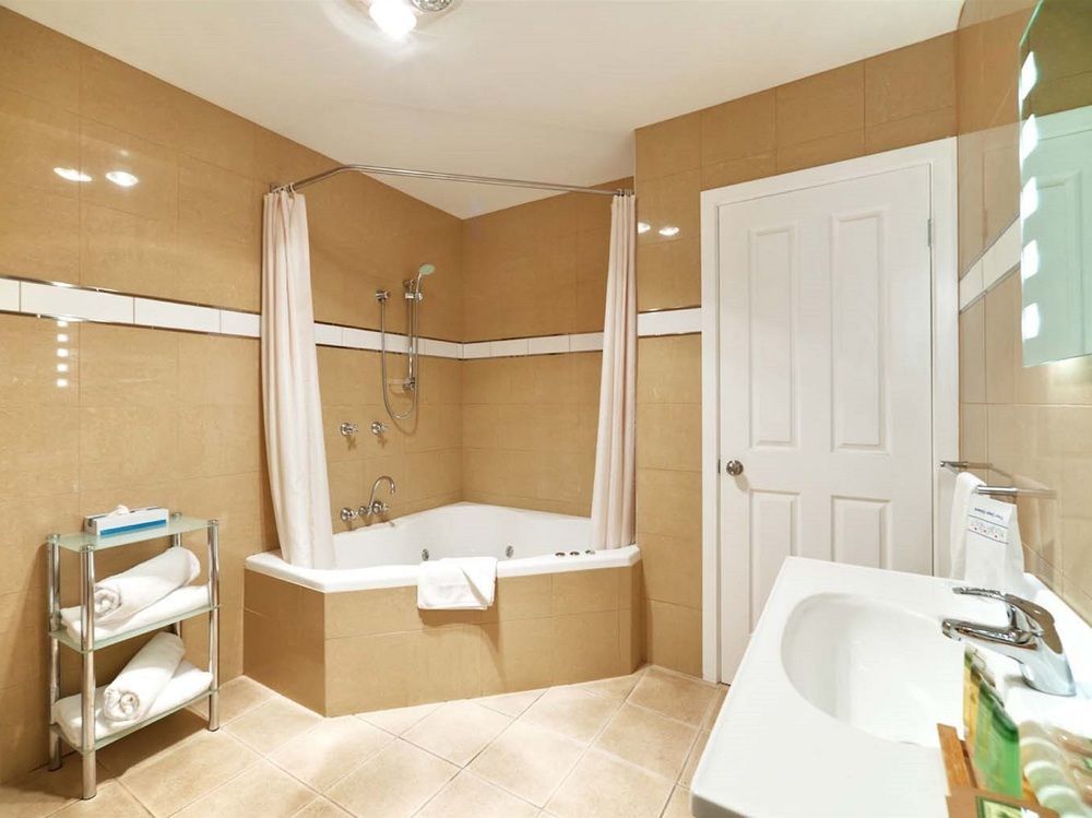 Beachfront Voyager Motor Inn Берни Экстерьер фото